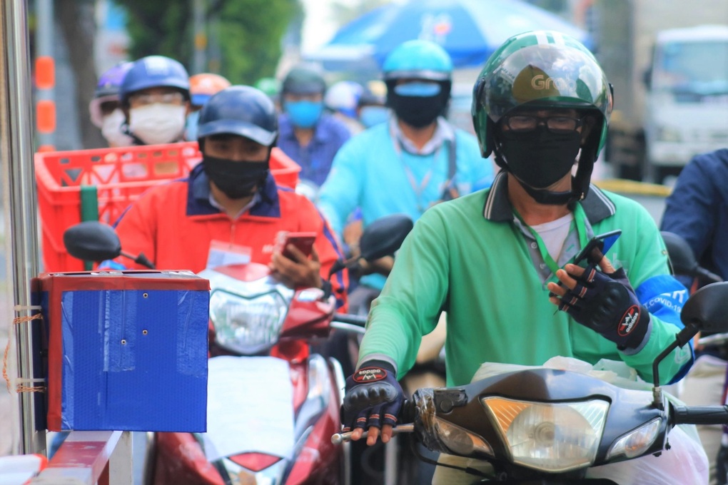 Đầu tư 70 triệu đồng làm video, anh xe ôm kiếm thu nhập gấp nhiều lần - 2 Đầu tư 70 triệu đồng làm video, anh xe ôm kiếm thu nhập gấp nhiều lần - 2