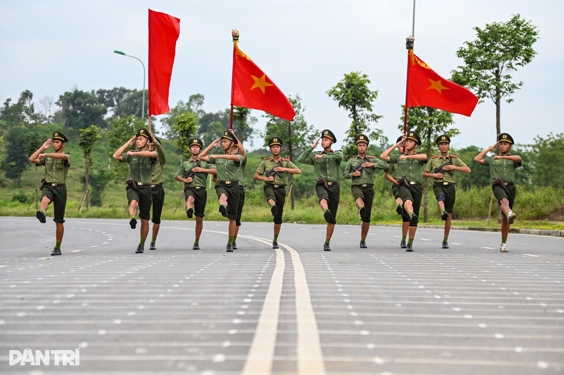 Xem các chiến sĩ CAND miệt mài tập luyện diễu binh 80 năm Quốc khánh - 10 Xem các chiến sĩ CAND miệt mài tập luyện diễu binh 80 năm Quốc khánh - 10