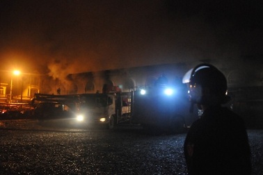 Chợ phố Hiến cháy cực lớn: Báo cháy muộn, trụ cứu hỏa không nước?