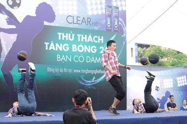 Vài phút tâng bóng, được 200 triệu