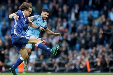 Sergio Aguero bị phạt nặng, Man City méo mặt