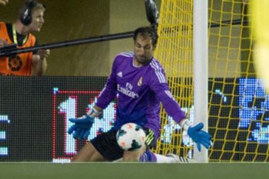 Real Madrid hòa Villarreal: Diego Lopez còn “sáng” hơn C.Ronaldo - Bale