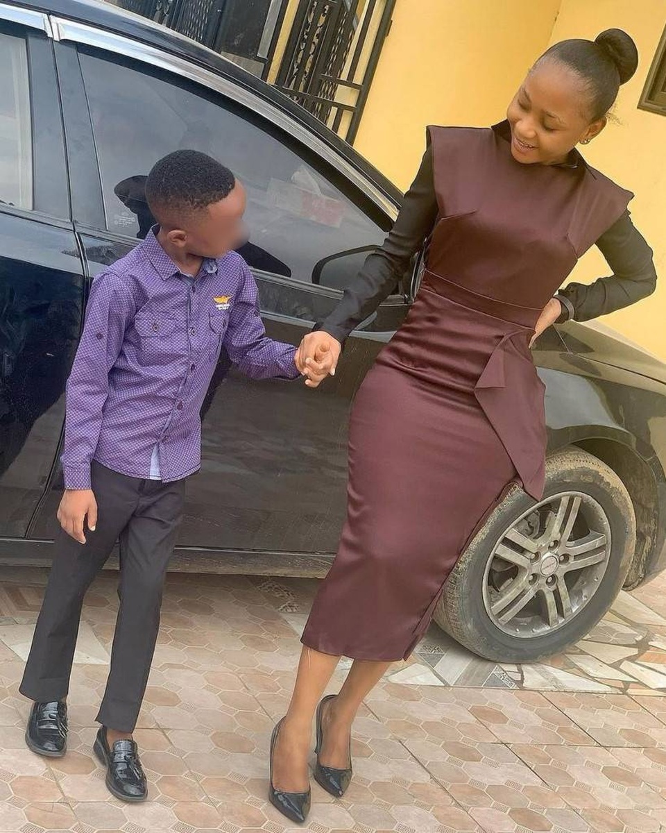 Chụp ảnh khỏa thân bên con trai 7 tuổi, nữ diễn viên bị... ngồi tù - 3 Chụp ảnh khỏa thân bên con trai 7 tuổi, nữ diễn viên bị... ngồi tù - 3