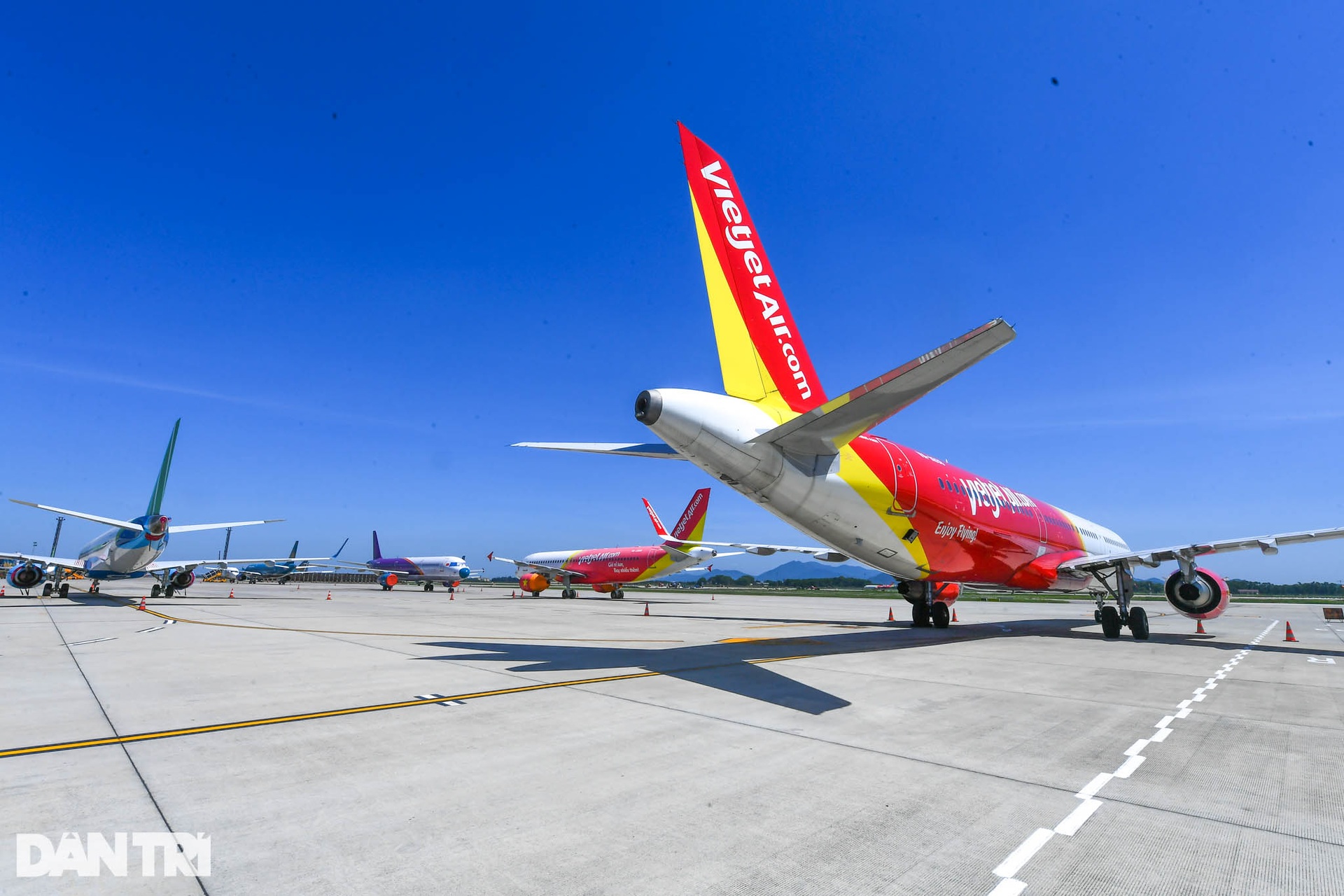 Ám ảnh hàng trăm tàu bay đắp chiếu nằm la liệt tại Nội Bài, Tân Sơn Nhất - 7 Ám ảnh hàng trăm tàu bay đắp chiếu nằm la liệt tại Nội Bài, Tân Sơn Nhất - 7