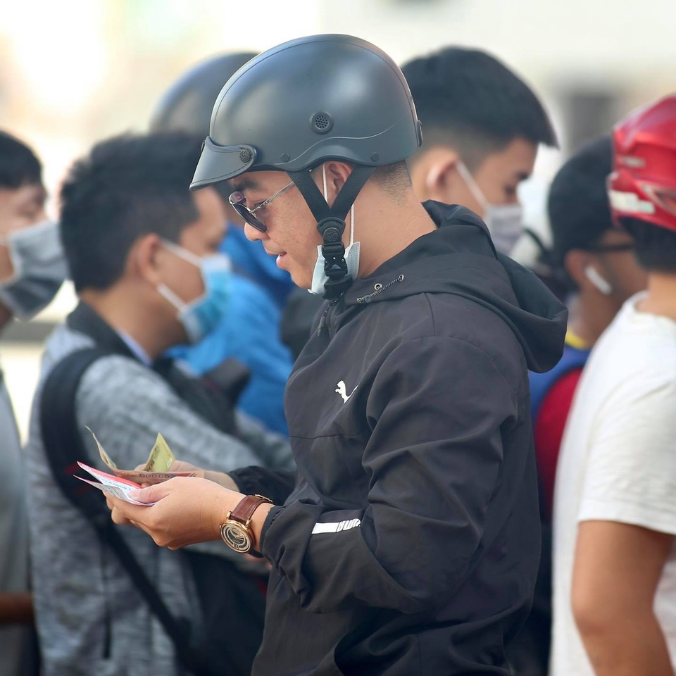 Sốt vé xem Lee Nguyễn đối đầu với Quang Hải ở sân Thống Nhất - 8 Sốt vé xem Lee Nguyễn đối đầu với Quang Hải ở sân Thống Nhất - 8