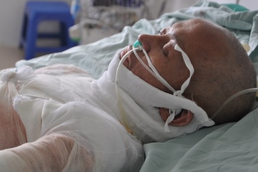 “Đường cùng rồi, em phải đưa chồng về nhà cầm cự với tử thần thôi !”