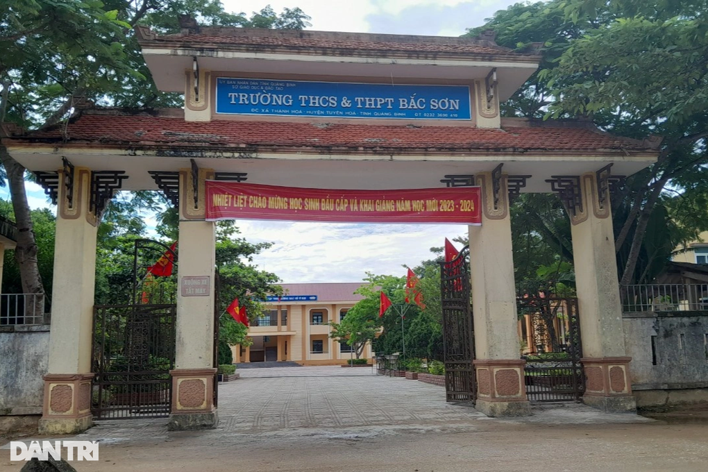 Được tặng thẻ BHYT, em có thêm tiền để mua sách vở - 4 Được tặng thẻ BHYT, em có thêm tiền để mua sách vở - 4