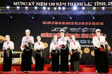 Rộn ràng lễ hội Chiêng Mường