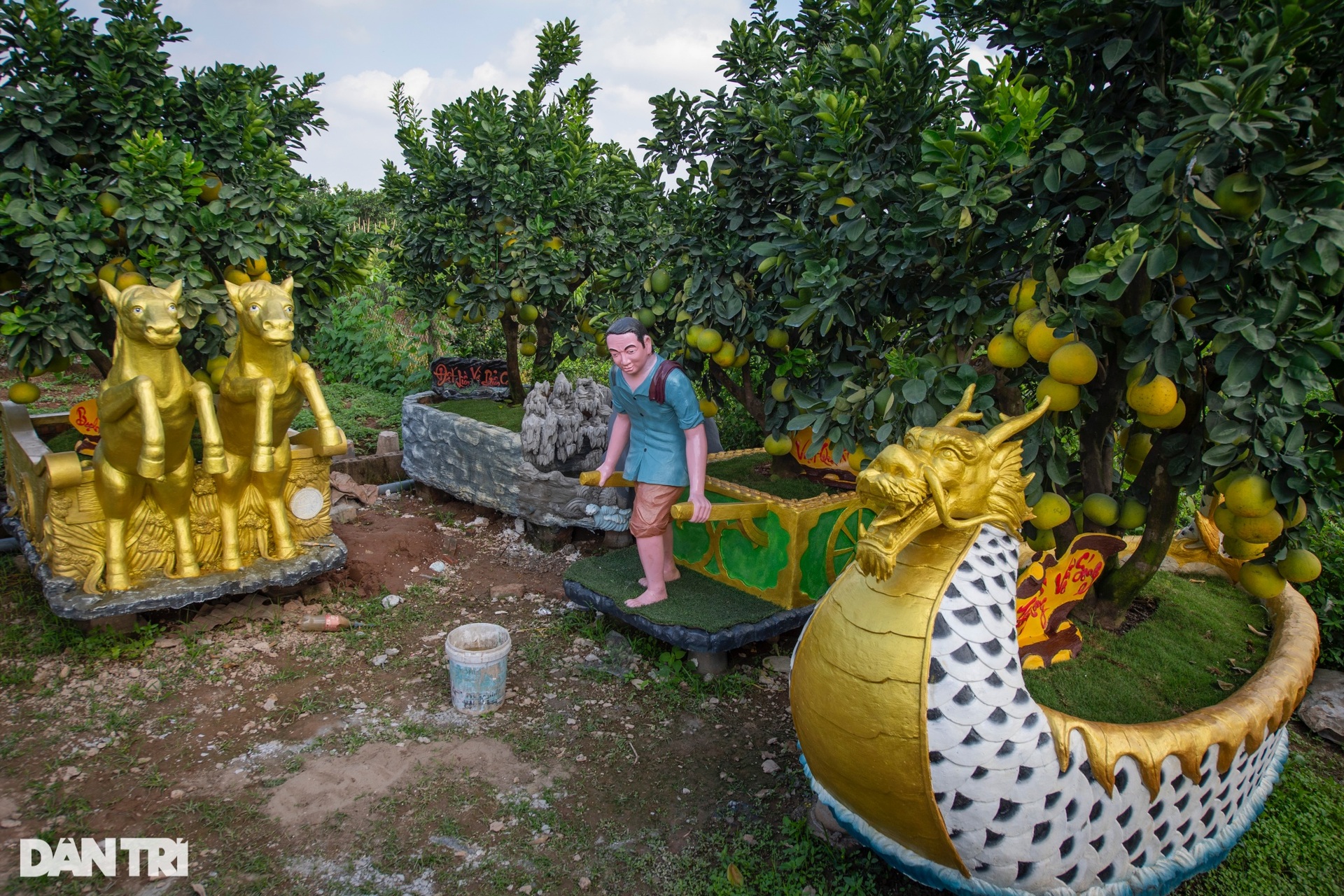 Tạo hình ô tô, tàu thuyền như thật làm chậu cây cảnh đón xuân - 2 Tạo hình ô tô, tàu thuyền như thật làm chậu cây cảnh đón xuân - 2