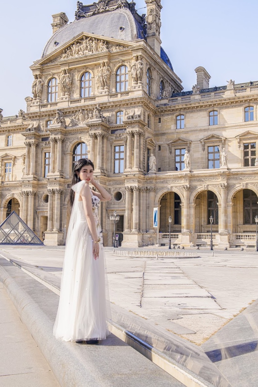 Hoa hậu Emily Hồng Nhung kiêu sa giữa Paris - 2 Hoa hậu Emily Hồng Nhung kiêu sa giữa Paris - 2