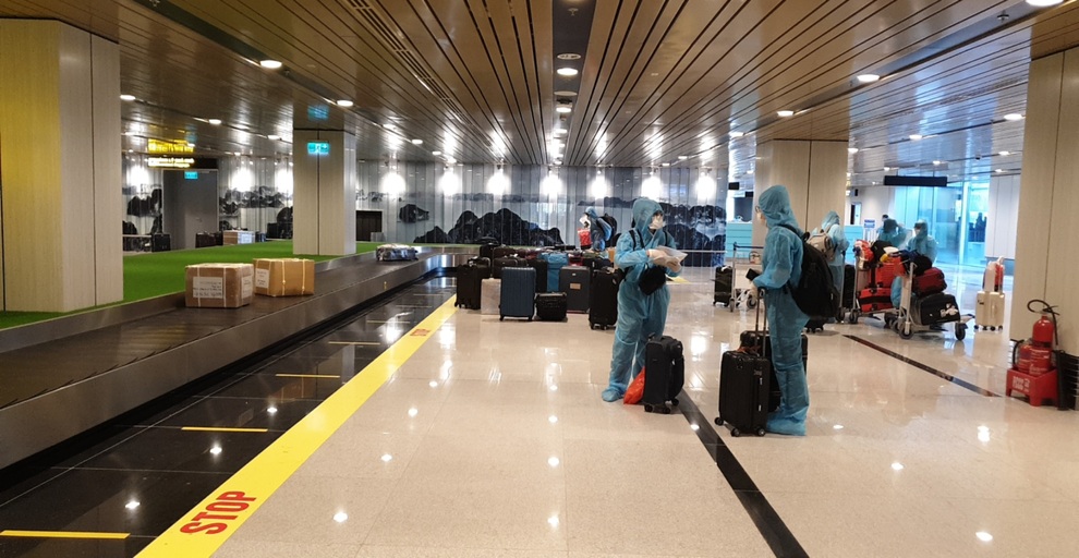 Chuyến bay đầu tiên áp dụng hộ chiếu vắc xin hạ cánh xuống Vân Đồn - 3 Chuyến bay đầu tiên áp dụng hộ chiếu vắc xin hạ cánh xuống Vân Đồn - 3
