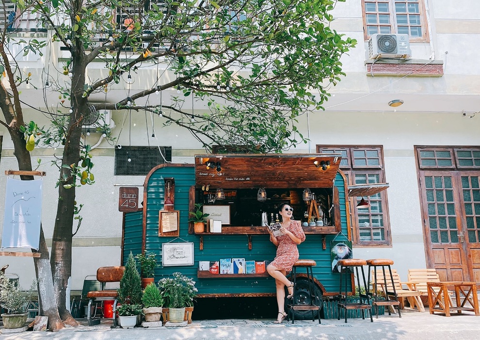 Quán cà phê trên chiếc ô tô tự chế của nhóm bạn trẻ ở Đà Nẵng - 1 Quán cà phê trên chiếc ô tô tự chế của nhóm bạn trẻ ở Đà Nẵng - 1