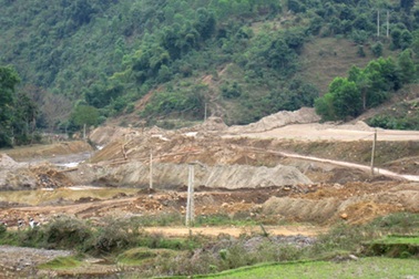 Xót xa nơi đầu nguồn “dòng suối đen”