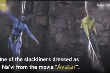 Thót tim với cuộc thi “đi bộ trên bầu trời” ở độ cao gần 1100m