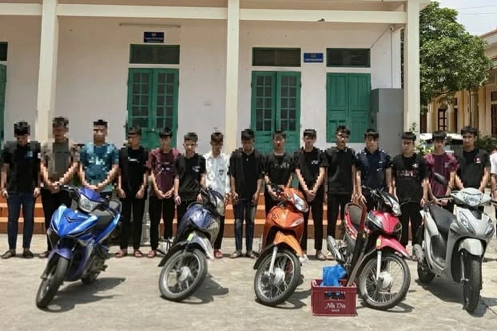 Khởi tố 16 thanh, thiếu niên mang hung khí rượt đuổi đánh người - 1 Khởi tố 16 thanh, thiếu niên mang hung khí rượt đuổi đánh người - 1
