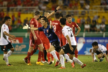 Hàng loạt án kỷ luật nặng dành cho CLB Long An