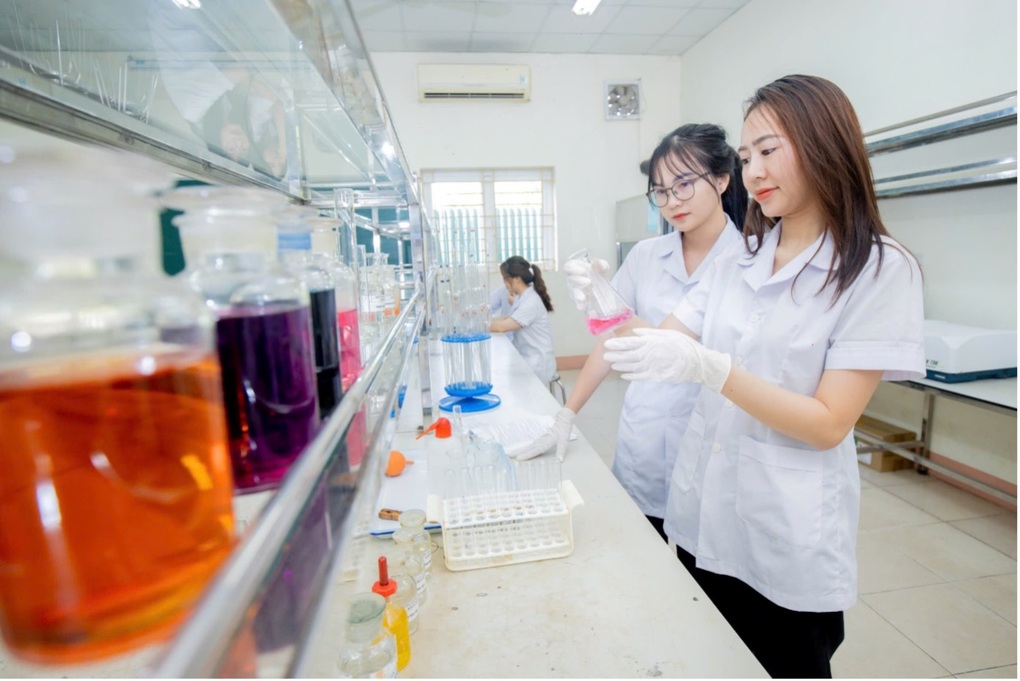 Đại học Đại Nam dành học bổng cho con em cán bộ ngành giáo dục và y tế - 6 Đại học Đại Nam dành học bổng cho con em cán bộ ngành giáo dục và y tế - 6