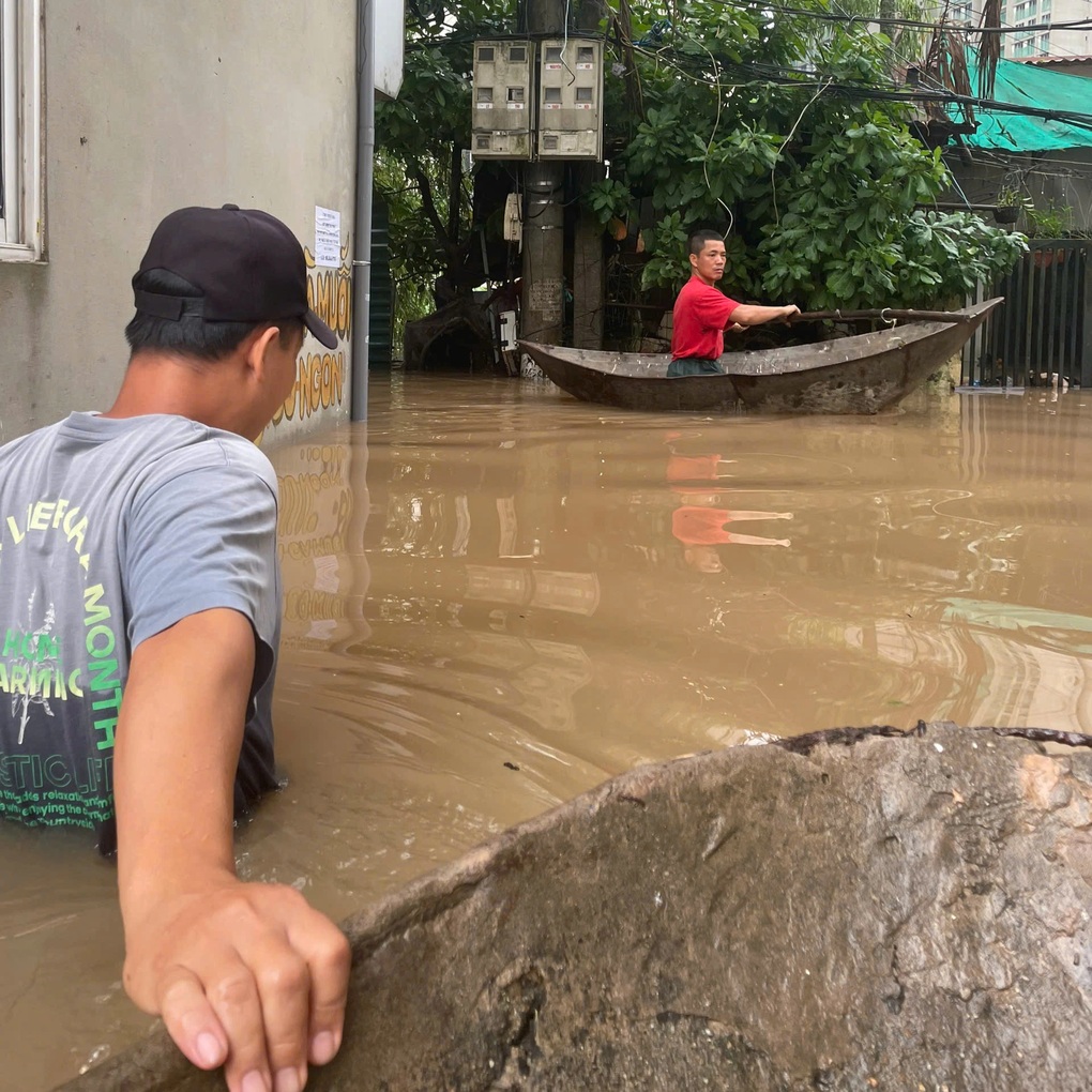 Người Hà Nội về quê tránh ngập, thuê nhà nghỉ vì mất điện, mất nước - 3 Người Hà Nội về quê tránh ngập, thuê nhà nghỉ vì mất điện, mất nước - 3