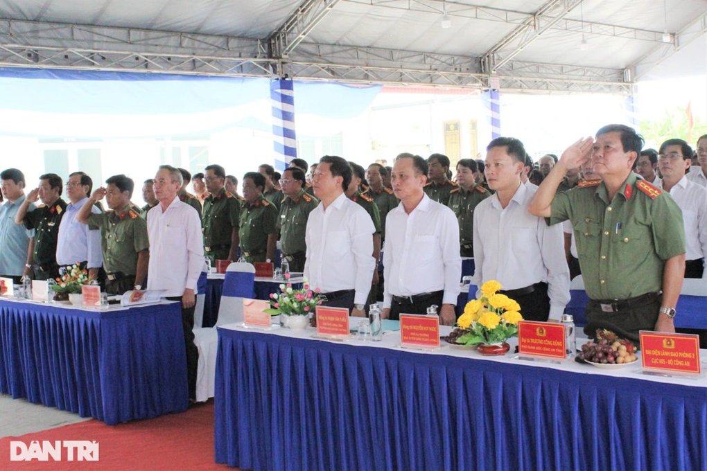 Toàn dân bảo vệ an ninh, xây dựng địa phương thật sự là nơi hạnh phúc! - 1 Toàn dân bảo vệ an ninh, xây dựng địa phương thật sự là nơi hạnh phúc! - 1