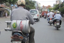 Giá gas tăng 13.000 đồng/bình 12kg