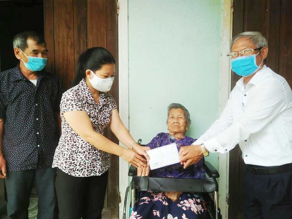 Mẹ Việt Nam Anh hùng ủng hộ chiến sĩ, bác sĩ tuyến đầu chống dịch - 1 Mẹ Việt Nam Anh hùng ủng hộ chiến sĩ, bác sĩ tuyến đầu chống dịch - 1