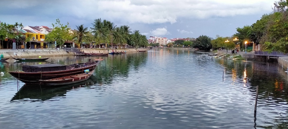 Phố cổ Hội An vắng lặng trong ngày đầu tạm dừng đón khách lưu trú - 5 Phố cổ Hội An vắng lặng trong ngày đầu tạm dừng đón khách lưu trú - 5