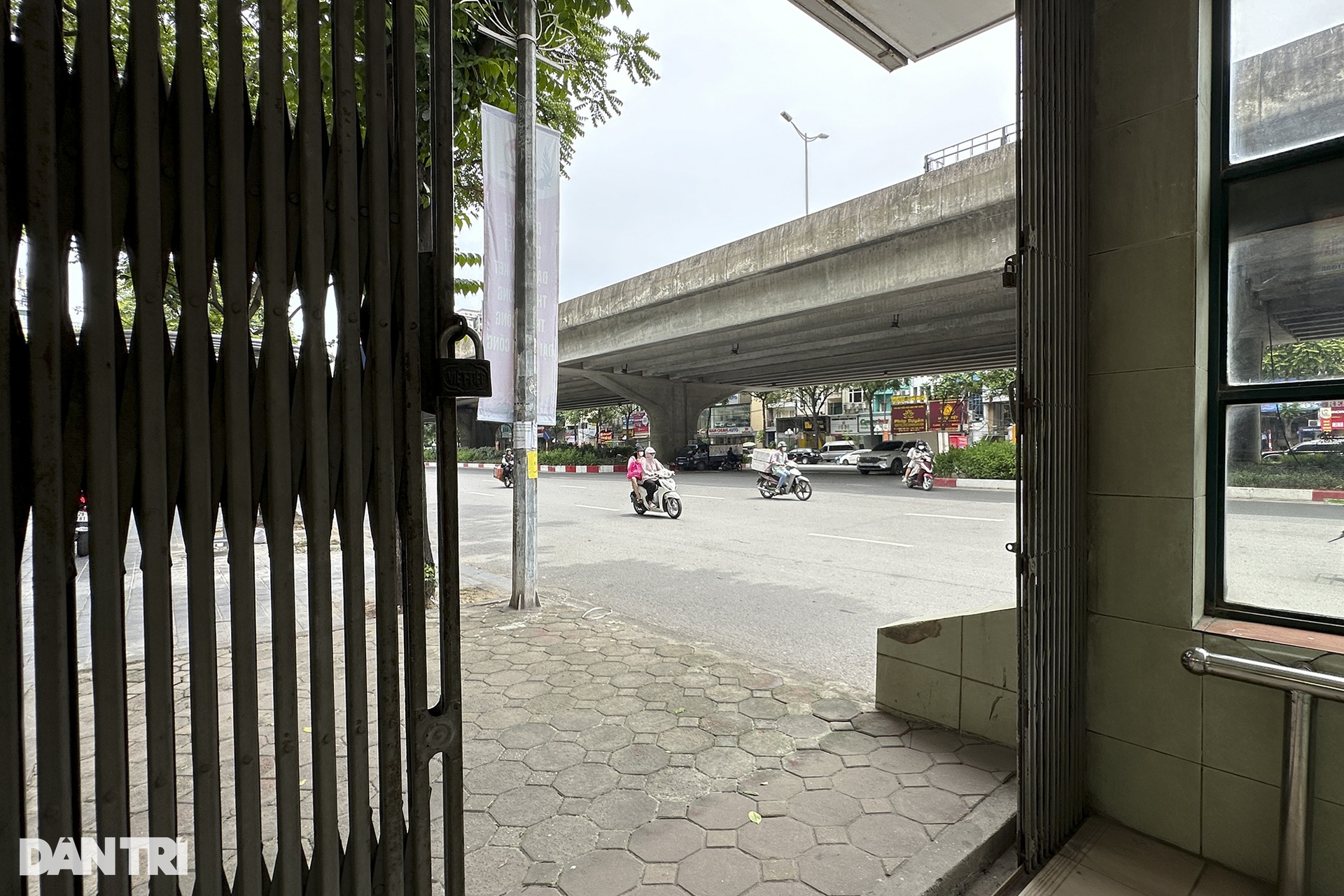 Hầm đi bộ ở Hà Nội sạch sẽ, thoáng mát nhưng vắng người sử dụng - 6 Hầm đi bộ ở Hà Nội sạch sẽ, thoáng mát nhưng vắng người sử dụng - 6