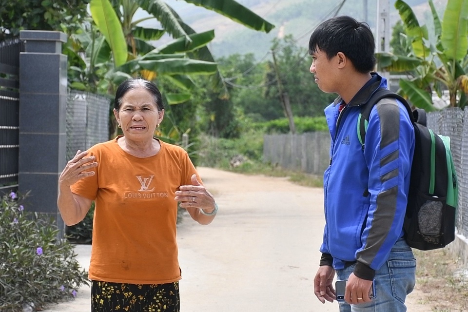 Hàng loạt giếng nước đổi màu vàng như nước chè, bốc mùi khét - 1 Hàng loạt giếng nước đổi màu vàng như nước chè, bốc mùi khét - 1