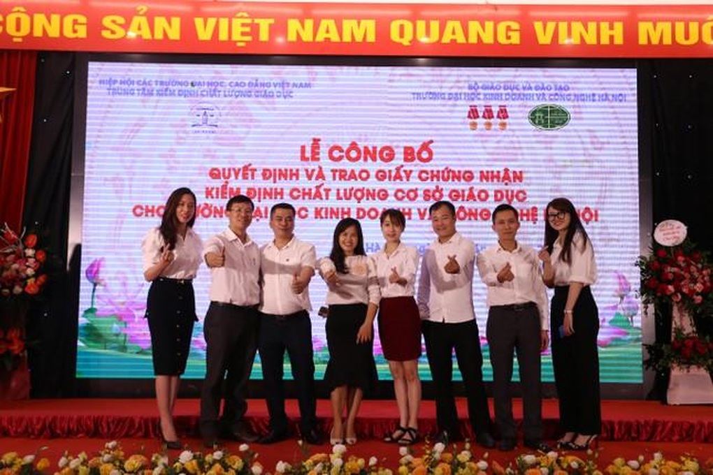 Lễ công bố chứng nhận chất lượng cơ sở giáo dục cho ĐHKDCN Hà Nội - 3 Lễ công bố chứng nhận chất lượng cơ sở giáo dục cho ĐHKDCN Hà Nội - 3