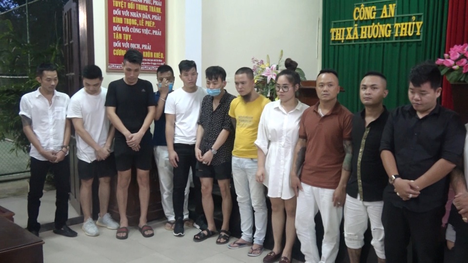 Mời mẫu mặc bikini, mua ma túy về cho khách chơi trong sinh nhật vợ - 4 Mời mẫu mặc bikini, mua ma túy về cho khách chơi trong sinh nhật vợ - 4
