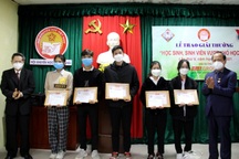 Đà Nẵng: Trao giải thưởng "Học sinh, sinh viên vượt khó học giỏi"