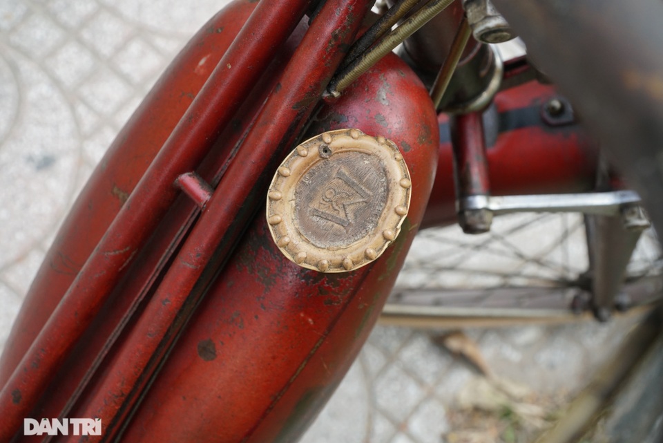Chiếc xe máy cổ Georges Catte có tuổi đời gần 70 năm vẫn chạy tốt - 8 Chiếc xe máy cổ Georges Catte có tuổi đời gần 70 năm vẫn chạy tốt - 8