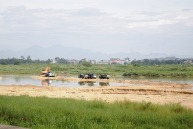 Quảng Ngãi ủy quyền cho cấp huyện đấu giá, cấp phép khai thác cát sỏi