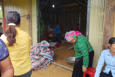 Nghi vợ có quan hệ bất chính, chồng cầm dao sát hại vợ rồi tự sát