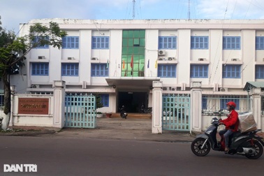 Hai cán bộ bị tố quan hệ "không trong sáng", 2 chi cục phải giải trình