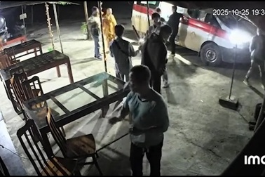 Chủ quán ở Thái Nguyên xúc động trước lời cảm ơn xúc đông của đoàn từ thiện