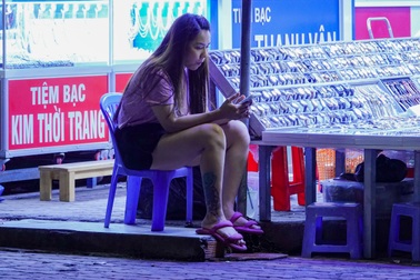 Tiểu thương chợ đêm gồng mình gánh lỗ: Hết cảnh thu 10 triệu đồng/ngày!