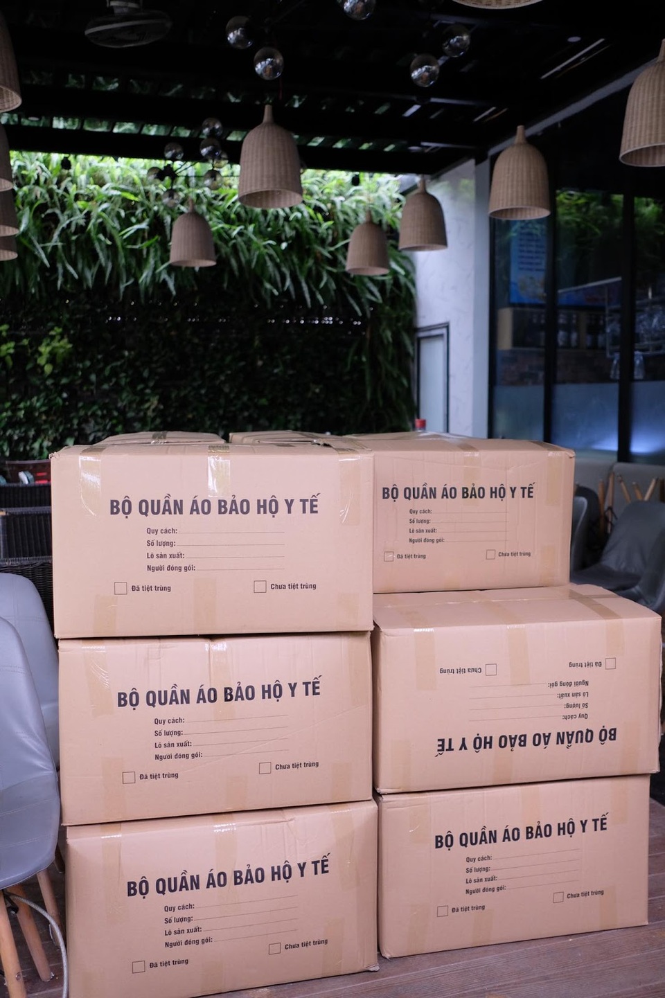 Sữa Chua Trân Châu Hạ Long ủng hộ hàng nghìn bộ đồ bảo hộ cùng gạo và tiền mặt - 4 Sữa Chua Trân Châu Hạ Long ủng hộ hàng nghìn bộ đồ bảo hộ cùng gạo và tiền mặt - 4