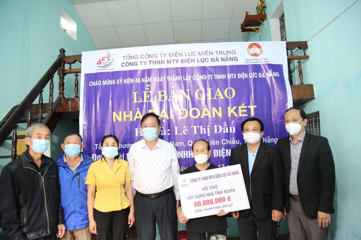 EVNCPC Đà Nẵng: Thăm, tặng quà 46 hộ khó khăn tại 5 xã của huyện Hòa Vang - 10 EVNCPC Đà Nẵng: Thăm, tặng quà 46 hộ khó khăn tại 5 xã của huyện Hòa Vang - 10