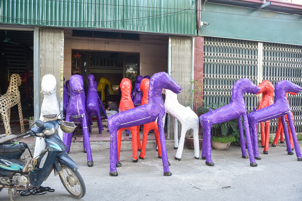 “Thủ phủ vàng mã” miền Bắc ế ẩm trong tháng cô hồn - 13 “Thủ phủ vàng mã” miền Bắc ế ẩm trong tháng cô hồn - 13