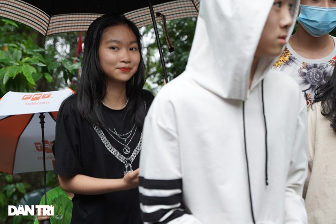 Hàng nghìn du khách đội mưa đi lễ đền Hùng dù chưa tới ngày khai hội - 4 Hàng nghìn du khách đội mưa đi lễ đền Hùng dù chưa tới ngày khai hội - 4