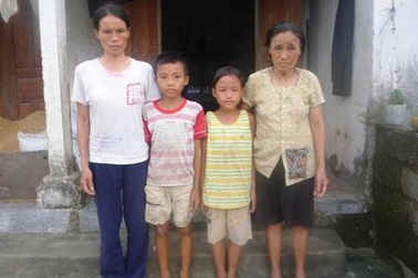 Hai đứa trẻ mồ côi và mong ước được đến trường