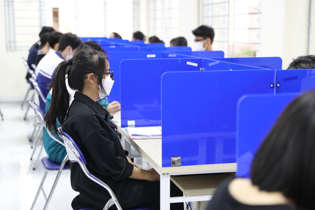Thi đánh giá năng lực đợt 2 của ĐHQG Hà Nội: 4 thí sinh bị đình chỉ - 1 Thi đánh giá năng lực đợt 2 của ĐHQG Hà Nội: 4 thí sinh bị đình chỉ - 1