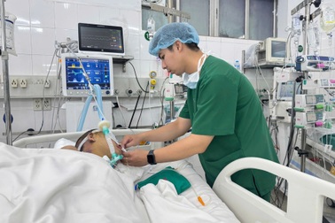 Đi làm phụng dưỡng mẹ già, người con hiếu thảo gặp nạn hôn mê sâu