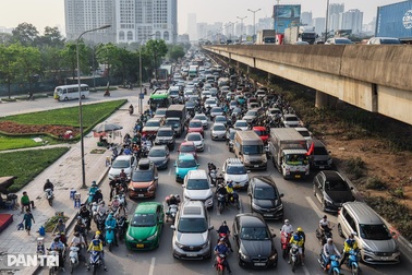 Đông nghịt người về quê nghỉ lễ 30/4, Vành đai 3 trên cao ùn tắc hơn 5km
