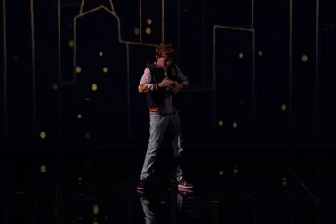 Cậu bé thần đồng nhảy múa phải dừng chân đầy tiếc nuối