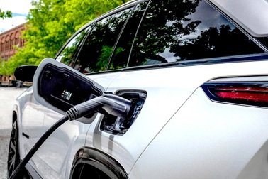 BMW và Toyota đã đúng khi không "tất tay" làm xe điện