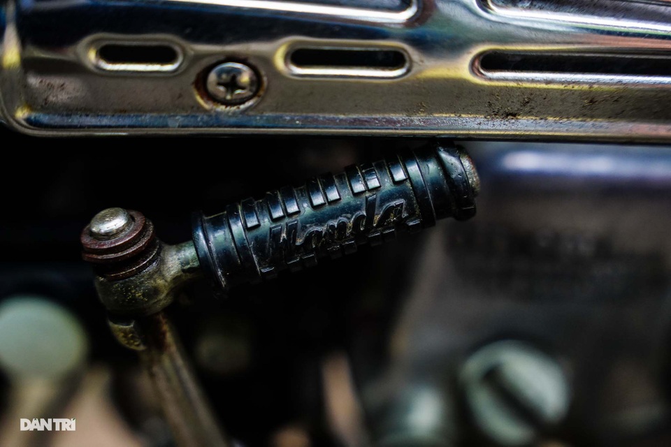 Xe máy Honda S-50 đời 1965 hiếm hoi ở Sài Gòn - 12 Xe máy Honda S-50 đời 1965 hiếm hoi ở Sài Gòn - 12