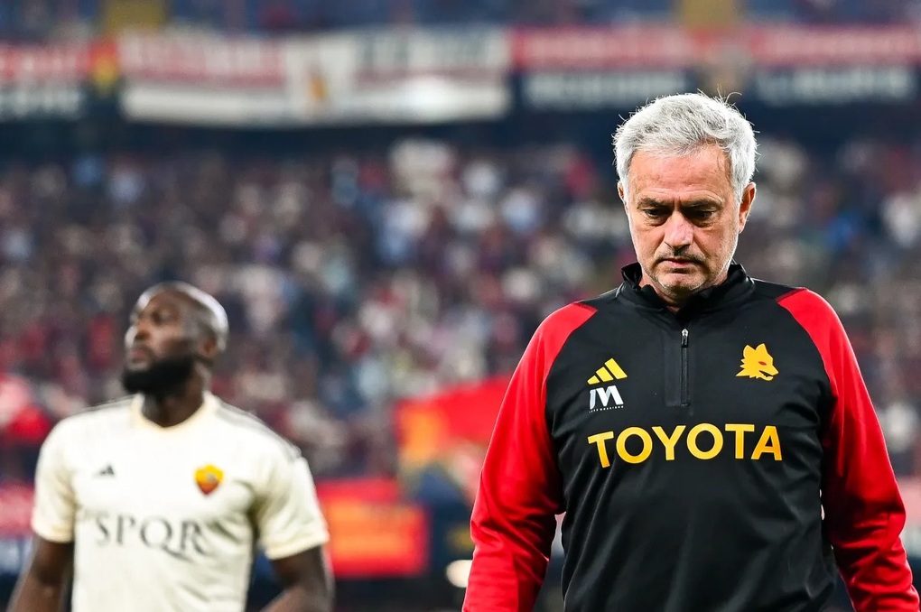 HLV Jose Mourrinho bất ngờ bị AS Roma sa thải - 1 HLV Jose Mourrinho bất ngờ bị AS Roma sa thải - 1
