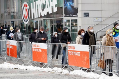 Thành phố Áo tuyển "thợ săn" tìm người chưa tiêm vaccine Covid-19